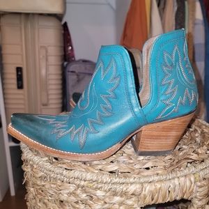 Ariat cowgirl boots